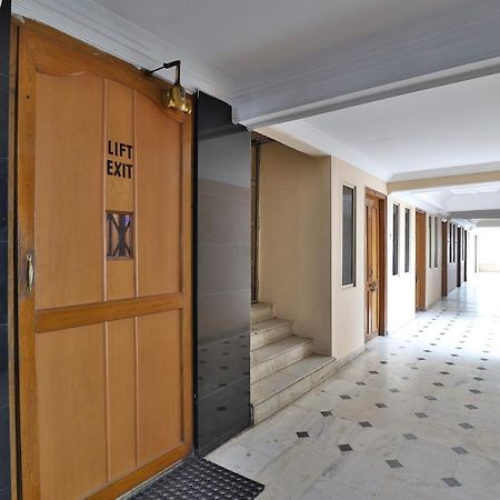 Spot On Hotel Decent Ānand Extérieur photo