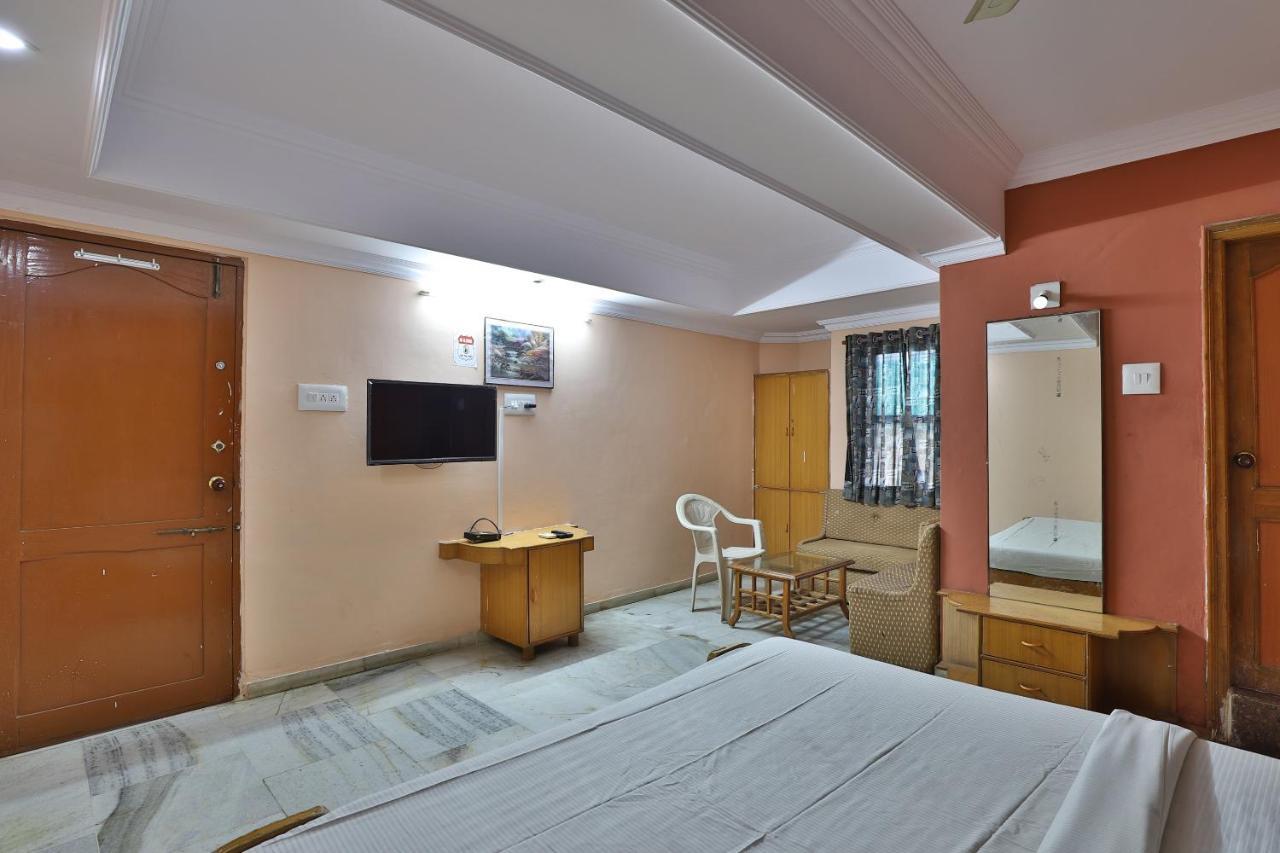 Spot On Hotel Decent Ānand Extérieur photo