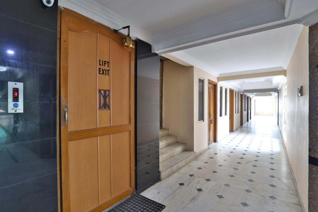 Spot On Hotel Decent Ānand Extérieur photo