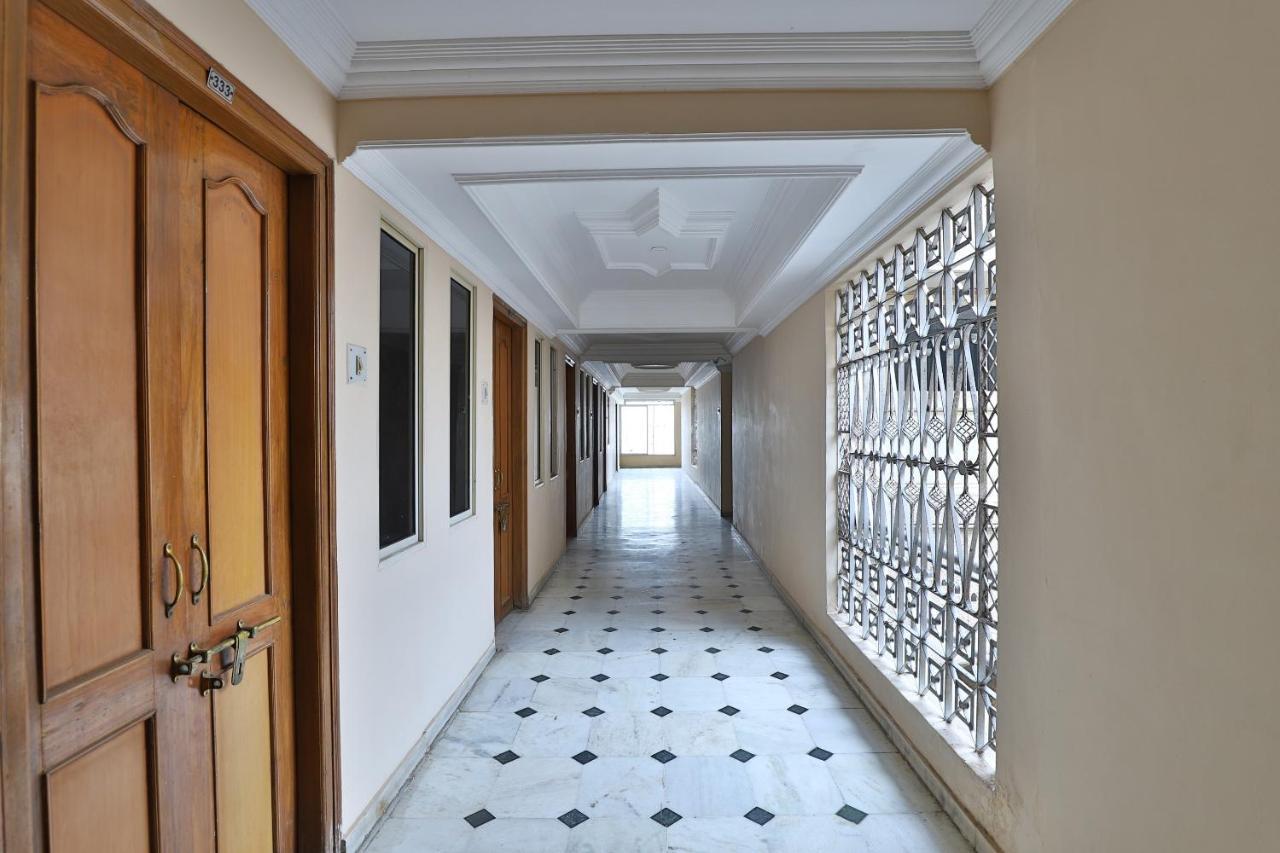 Spot On Hotel Decent Ānand Extérieur photo
