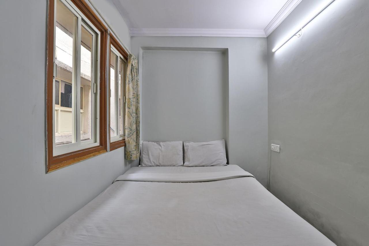 Spot On Hotel Decent Ānand Extérieur photo