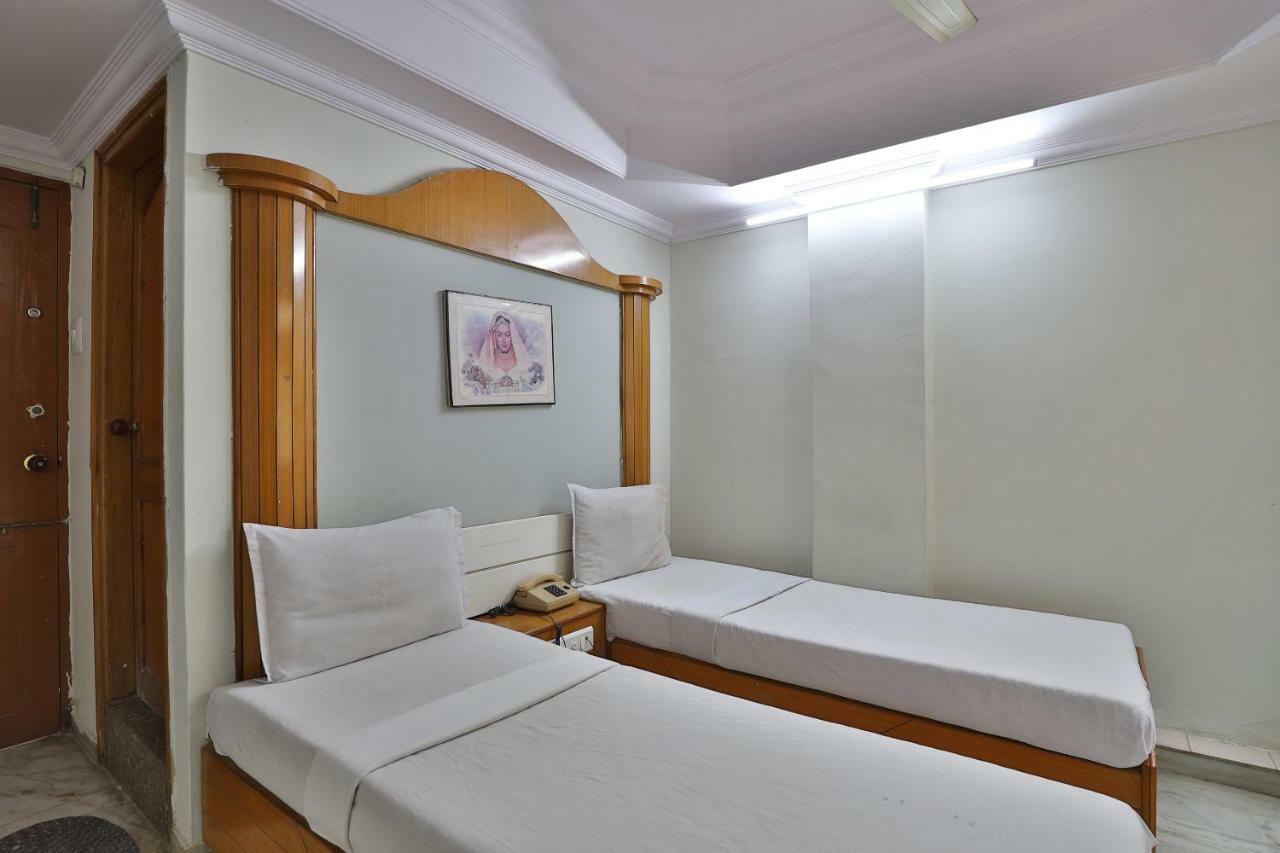 Spot On Hotel Decent Ānand Extérieur photo
