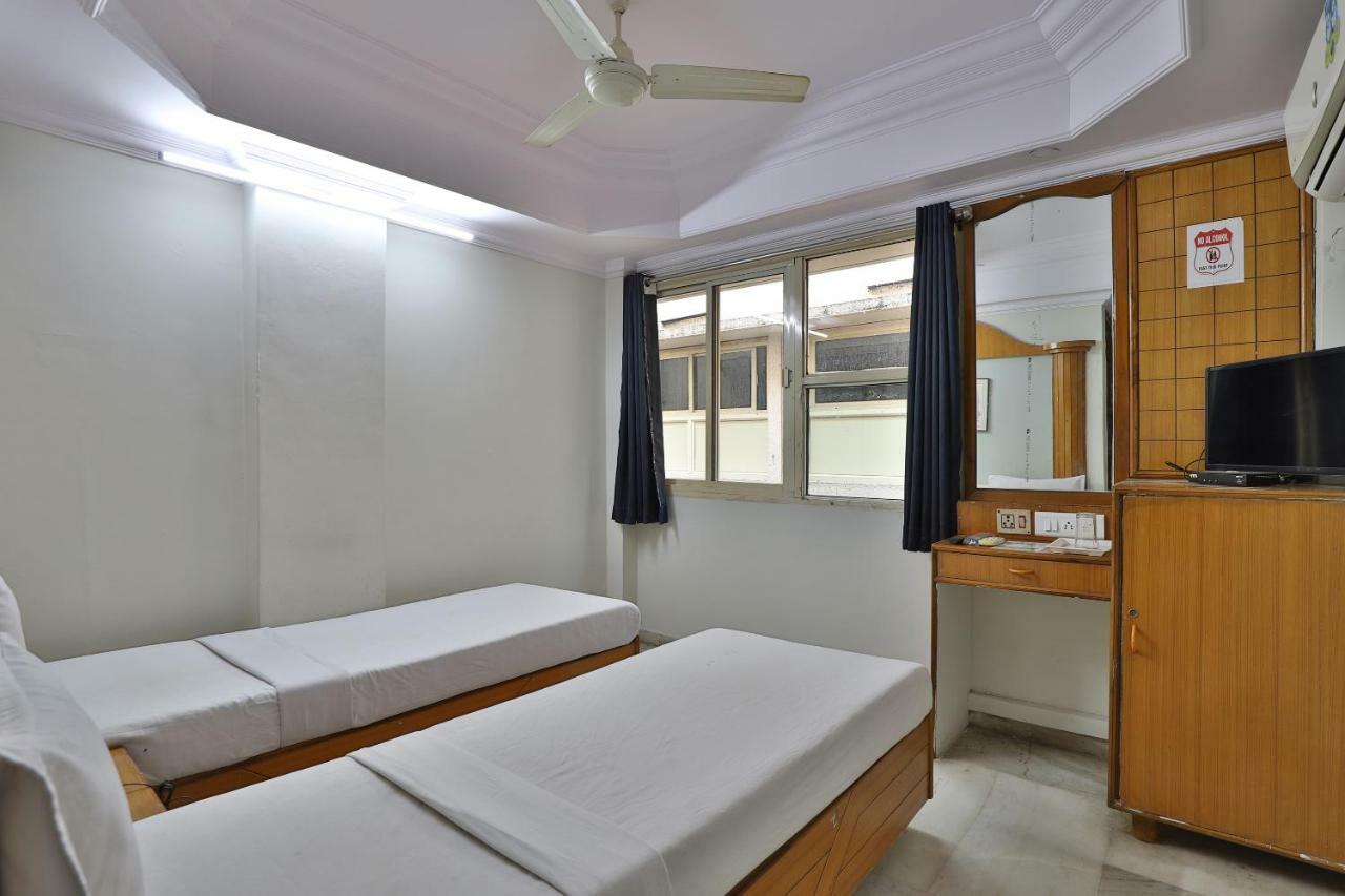 Spot On Hotel Decent Ānand Extérieur photo